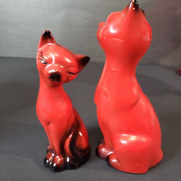 MCM Vintage Red Ceramic Siamese Cat Salt and Pepper Shakers Made in Japan - Picture 3 of 7